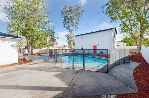 7960 Amestoy Ave, Van Nuys CA  91406-1603 exterior
