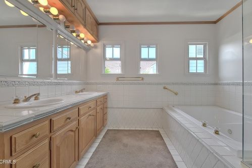 1168 Alma St, Glendale CA  91202-2054 exterior