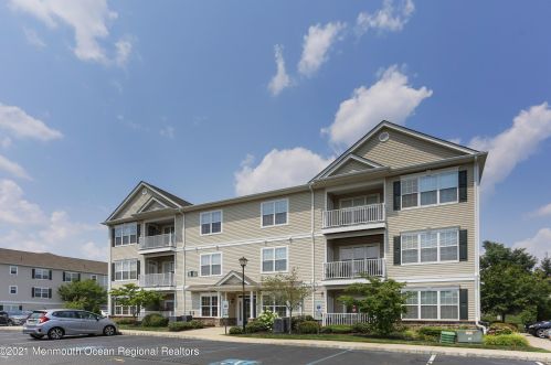 622 Ml Pond Way, Tinton Falls NJ 07724-2478 exterior