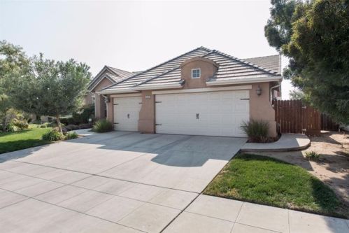 3234 Rall Ave, Clovis, CA 93619-5205