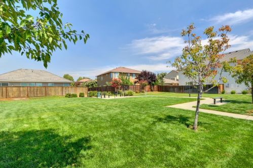 9979 Asilomar Ln, Elk Grove CA  95757-2549 exterior