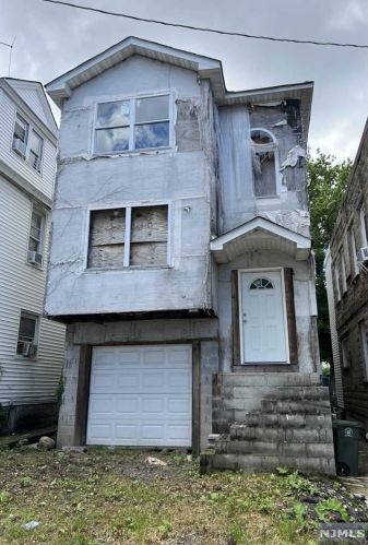 47 Breckenridge Ter, Irvington, NJ 07111-3812