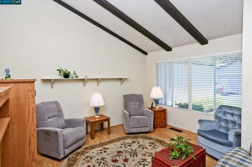 380 Holiday Hills Dr, Pacheco, CA 94553-4216