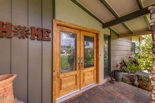 707 Margo Dr, Simi Valley, CA 93065-4338