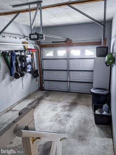 18 Sycamore Ln, Hanover PA 17331-4937 exterior