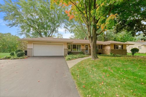 5671 Dorchester Dr, Rockford, IL 61108-6718