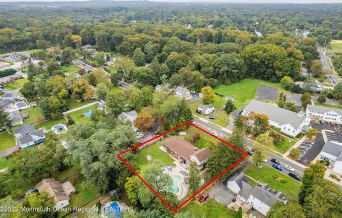 165 New Monmouth Rd, Middletown NJ  07748-2232 exterior