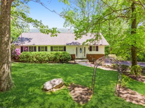 54 Hillcrest Dr, Parsippany, NJ 07834-1412