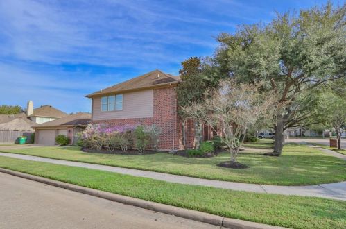 2341 Acadiana Ln, Taylor Lake Village TX  77586-8308 exterior