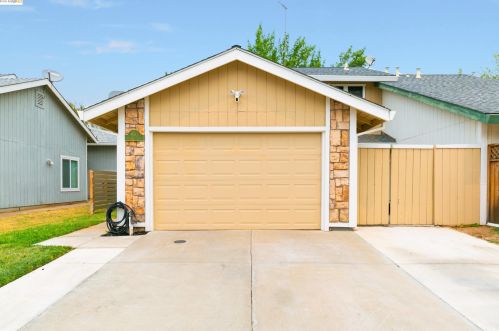 9311 Aizenberg Cir, Elk Grove, CA 95624-1659