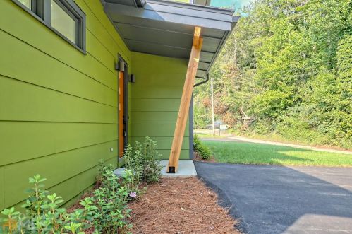 148 Cannon St, Clayton, GA 30525-4232