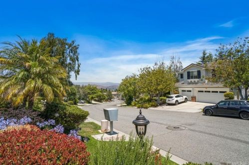 565 Granite Hl St, Simi Valley CA 93065-0614 exterior