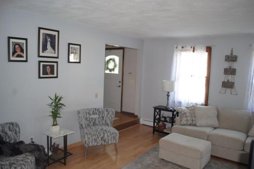 25 Rollingwood Dr, Providence, RI 02919-1636