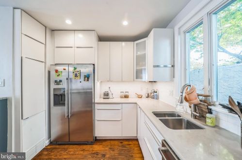 404 Iseminger St, Philadelphia PA  19147-6215 exterior