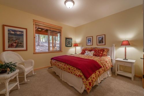 13963 Copenhagen Dr, Truckee CA  96161-6633 exterior