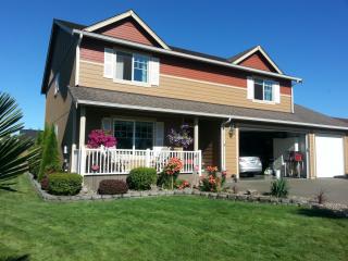 225 Hemlock St, Preachers Slough, WA 98563-4712