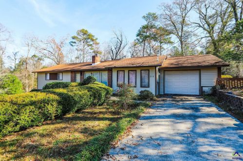 212 Michael Ct, Bonaire, GA 31005-4251