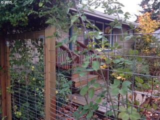 2050 22nd Ave, Eugene, OR 97405-1511