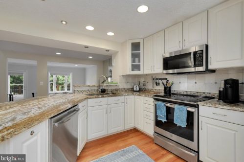 2902 Montauk Ct, Falls Church, VA 22042-4435
