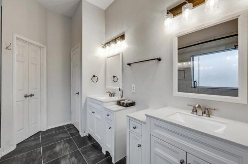 1905 Kerr Ct, Carrollton TX 75010-3208 exterior