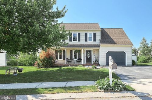 2738 Carlton Pl, York, PA 17408-4271