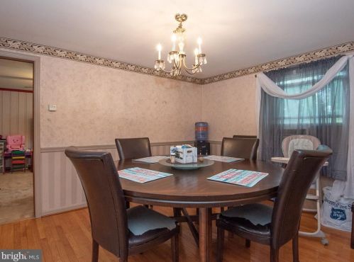 2106 Lyndell Dr, Lancaster PA  17601-5728 exterior