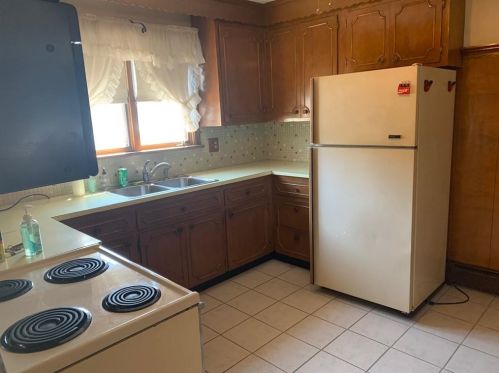 76 Victoria St, Providence, RI 02909-3932