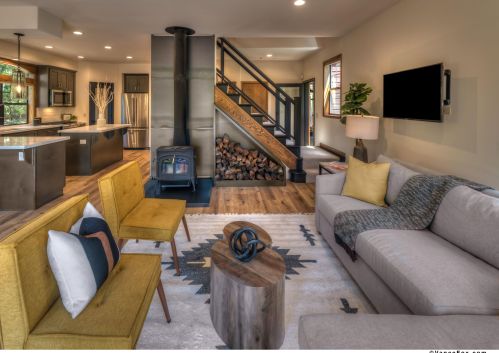 12275 Stockholm Way, Truckee CA  96161-6945 exterior
