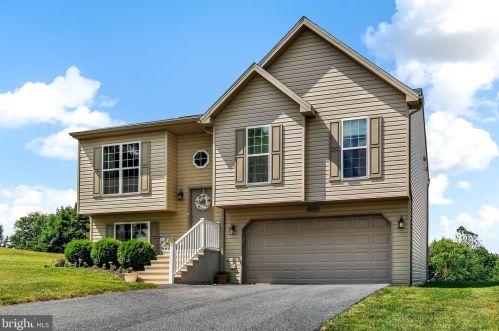 8054 Manada View Dr, Harrisburg, PA 17112-9301