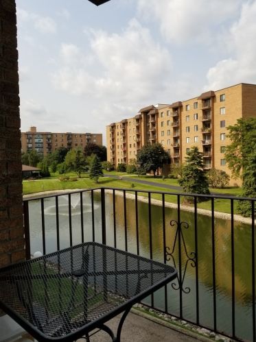 1777 Crystal Ln, Mount Prospect, IL 60056-5462