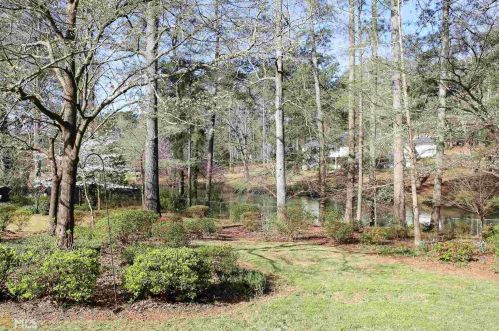 19 Magnolia Dr, Newnan, GA 30263-3129