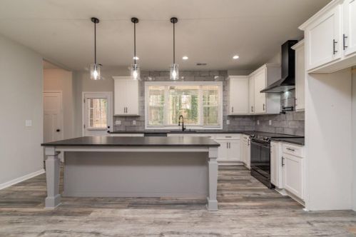 3940 Woodland Cir, Conyers GA  30013-3057 exterior