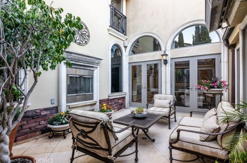 3217 Dora Verdugo Dr, Glendale CA  91208-1756 exterior