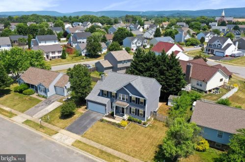 510 Crosswinds Dr, Charles Town WV  25414-3942 exterior