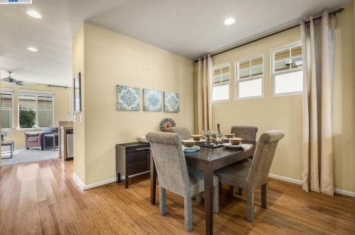 7461 Starward Dr, Pleasanton, CA 94568-1840