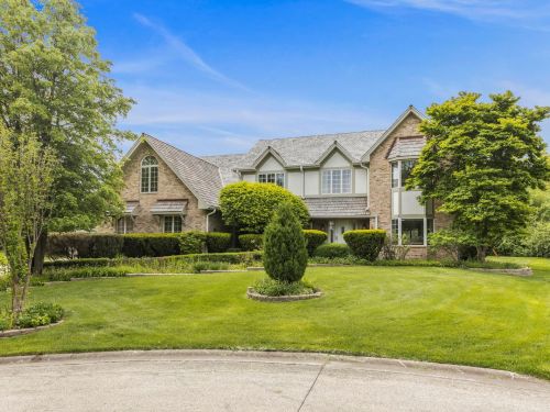 8815 Aintree Ln, Willowbrook IL  60527-8392 exterior