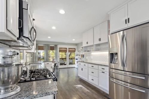 750 Longwood Dr, Atlanta, GA 30305-3906