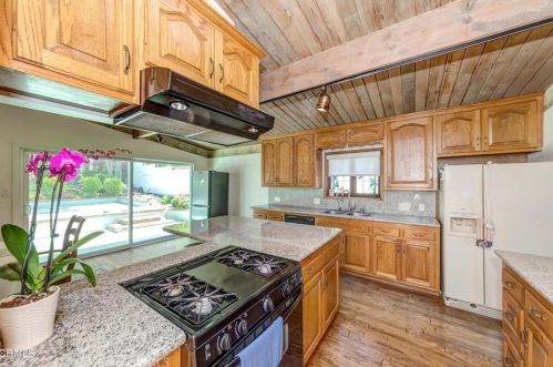 3117 Harmony Pl, Glendale CA  91214-1315 exterior