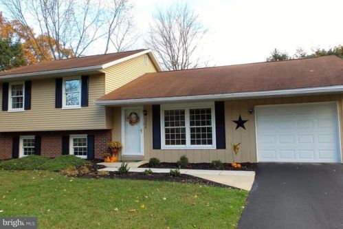 5584 Edsel St, Harrisburg, PA 17109-5675