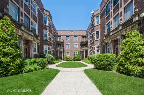 832 Hyde Park Blvd, Chicago, IL 60615-3706