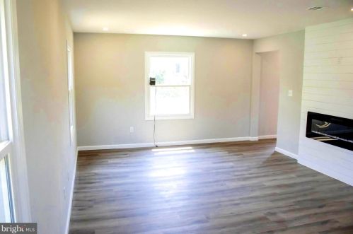 8 Midfield Ln, Willingboro, NJ 08046-2944