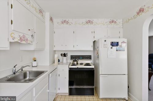 1004 Oakwood Rd, Haddonfield NJ 08033-3632 exterior