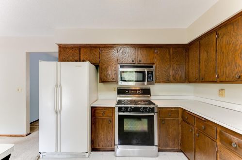 517 Fairfield Dr, Saint Paul MN  55112-6510 exterior