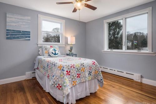 15 Old Black Point Rd, Niantic CT  06357-2813 exterior