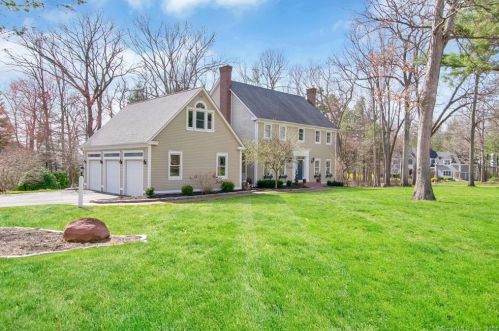 122 Greenwood Dr, Wapping, CT 06074-2910