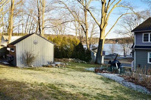 10 Cedar St, Ellington, CT 06029-2900