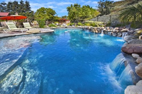 5451 Seneca Pl, Simi Valley CA 93063-2055 exterior