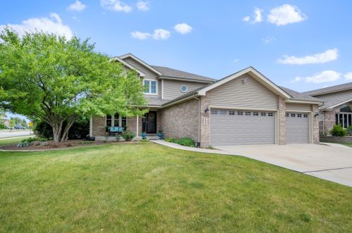 702 Wildwood Dr, Minooka, IL 60447-4606