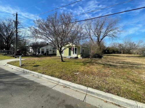 1604 Lindsey St, Fort Worth, TX 76105-2729