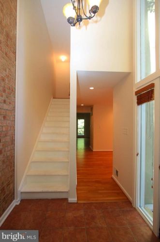 1441 Greenmont Ct, Herndon VA  20190-4046 exterior